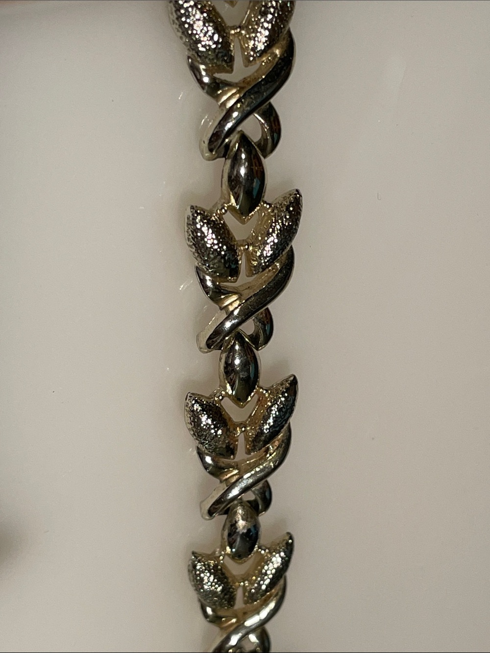 Vintage Coro GoldTone Leaf Chain Women's Choker Necklace - Picture 6 of 7